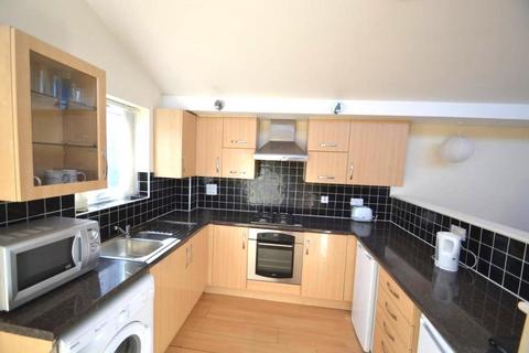 3 bedroom townhouse to rent, Peregrine Street, Hulme, Manchester, M15 5PZ.