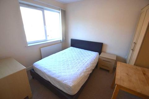 3 bedroom townhouse to rent, Peregrine Street, Hulme, Manchester, M15 5PZ.