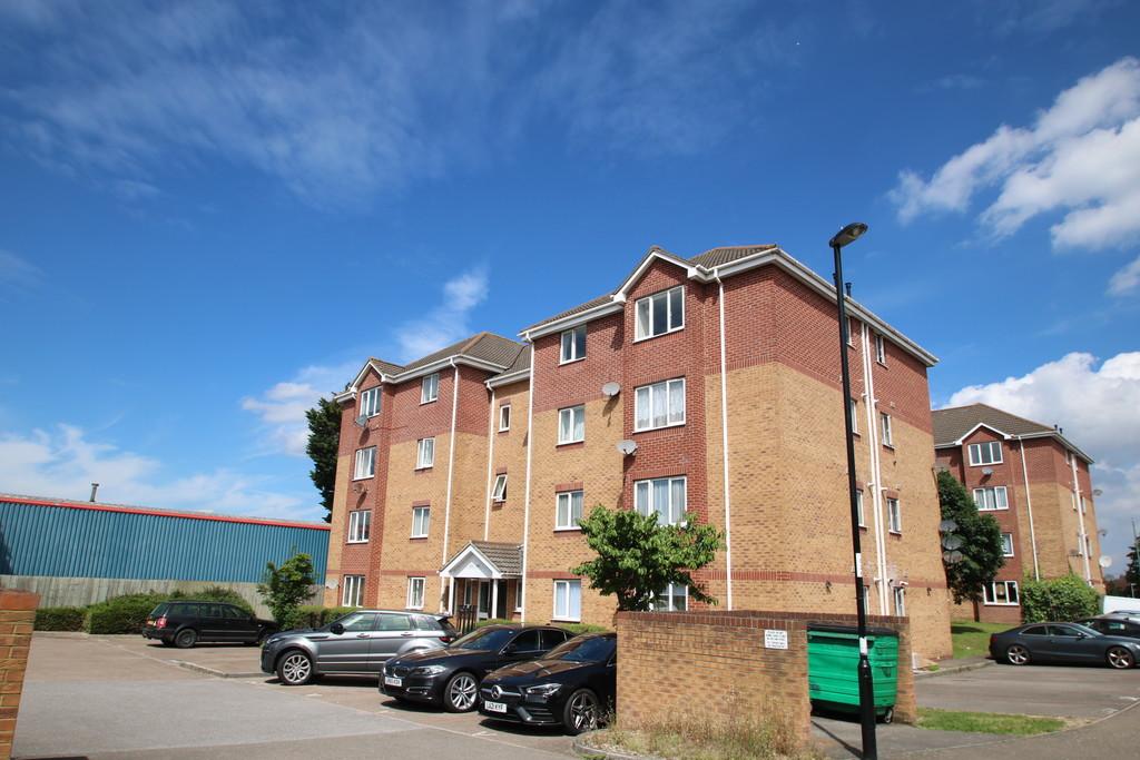 Franklin Way, Cherry Trees Estate 1 bed apartment £950 pcm (£219 pw)