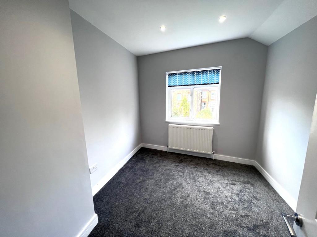 House in Croydon - View 4