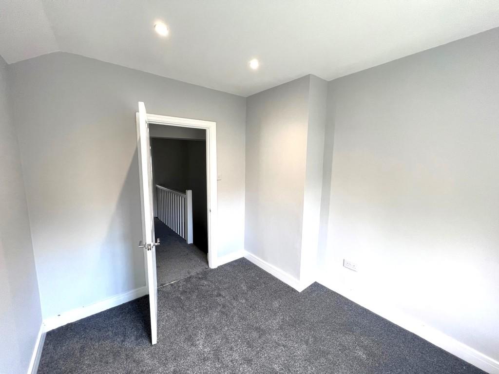 House in Croydon - View 5