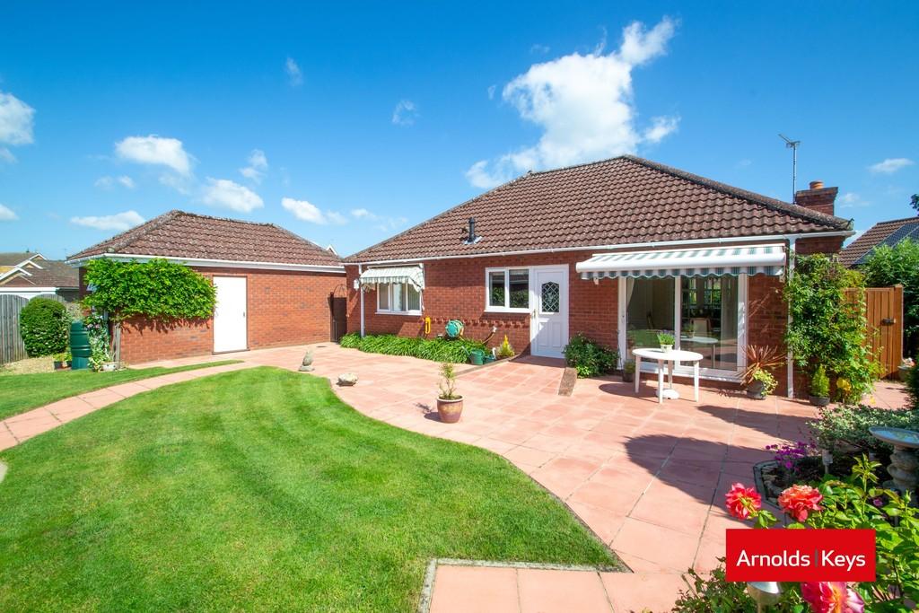 Spixworth, Norwich NR10 3 bed detached bungalow £395,000