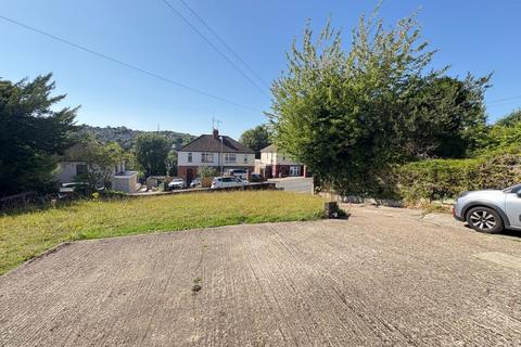4 bedroom detached house to rent, Coningsby Road, Hp13