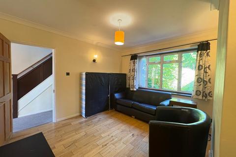 4 bedroom detached house to rent, Coningsby Road, Hp13