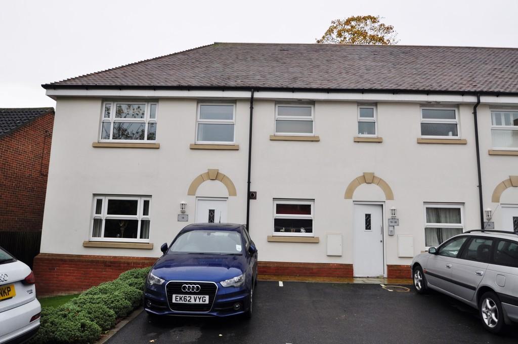 Kingsgate, Rayleigh, Essex, SS6 8GJ 2 bed flat £260,000