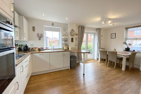 38 Fowen Close, Street, BA16 0FY