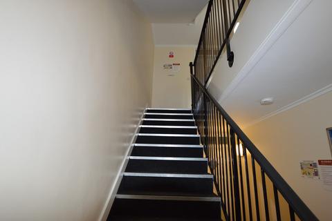 2 bedroom flat to rent, Norwood Green Road, Southall