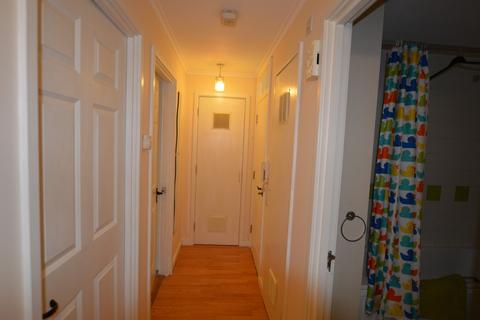 2 bedroom flat to rent, Norwood Green Road, Southall