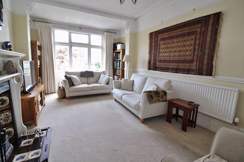 Manor Grove, Tonbridge 5 bed house £2,250 pcm (£519 pw)