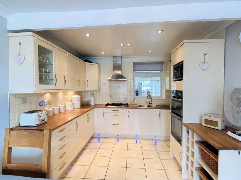 Glan Garth, Wrexham 4 bed semidetached house £195,000