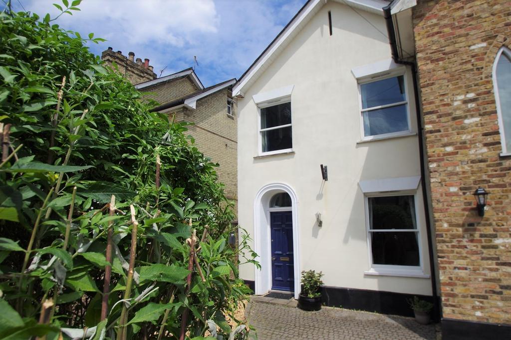 Church Road, Watford, WD17 3 bed semidetached house £1,550 pcm (£358 pw)