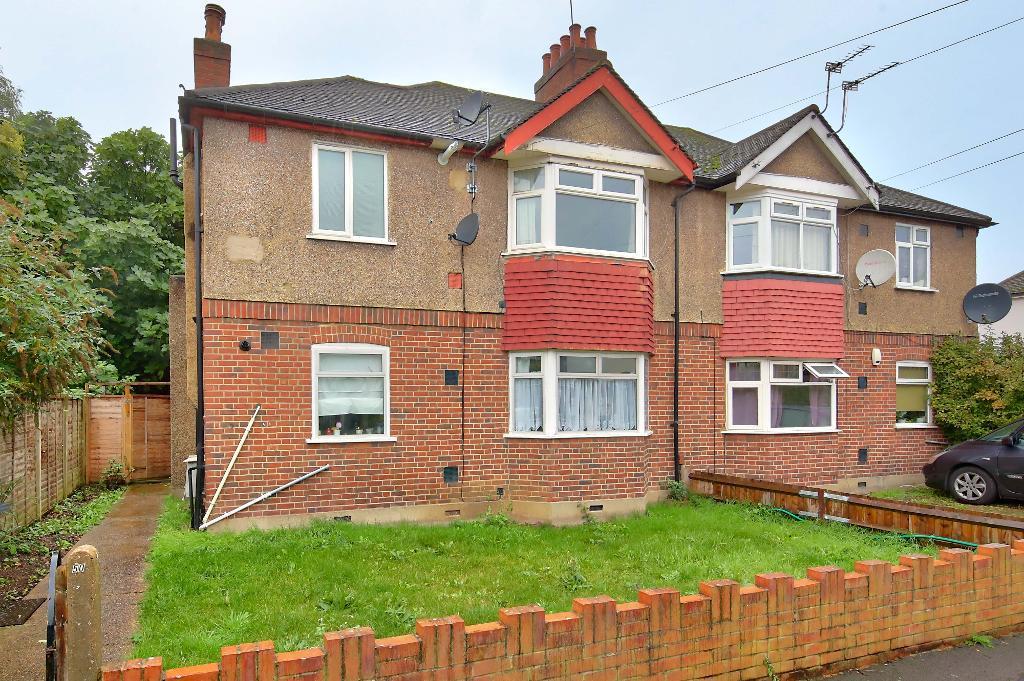 Rothesay Avenue, Wimbledon Chase, SW20 8JU 2 bed £390,000
