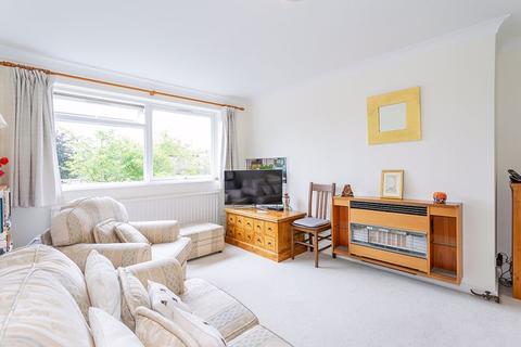46 Warwick Gardens, Thames Ditton, KT7 0RB