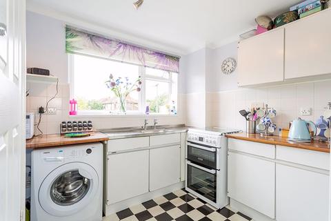 46 Warwick Gardens, Thames Ditton, KT7 0RB