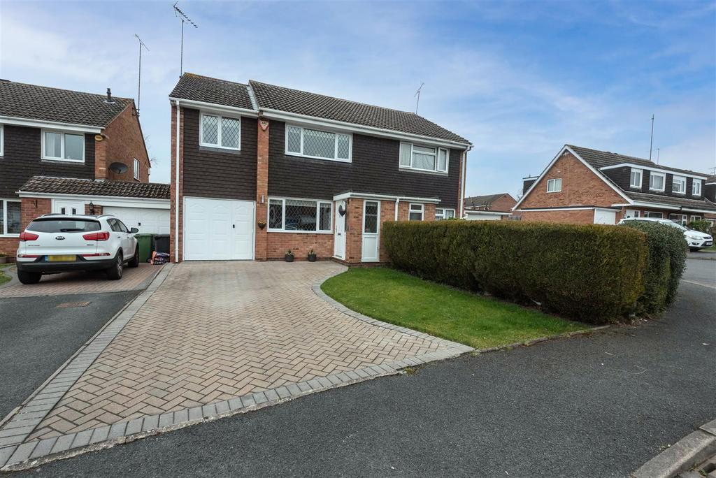 Newent Close, Winyates Green, Redditch 3 bed semidetached house £260,000
