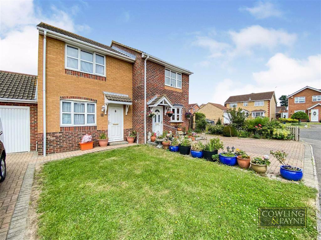Foxhatch, Wickford, Essex 2 bed semidetached house £1,075 pcm (£248 pw)