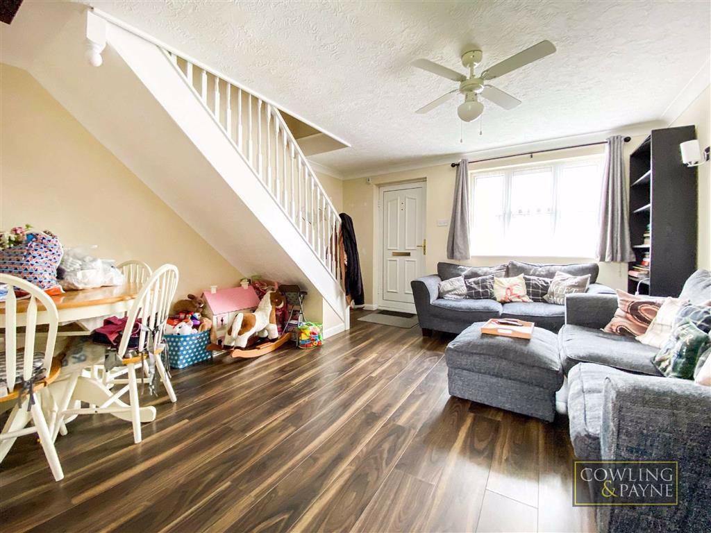 Foxhatch, Wickford, Essex 2 bed semidetached house £1,075 pcm (£248 pw)