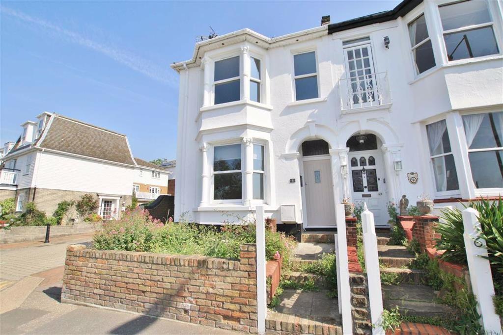 Cliff Parade, LeighOnSea, Essex 2 bed end of terrace house £500,000