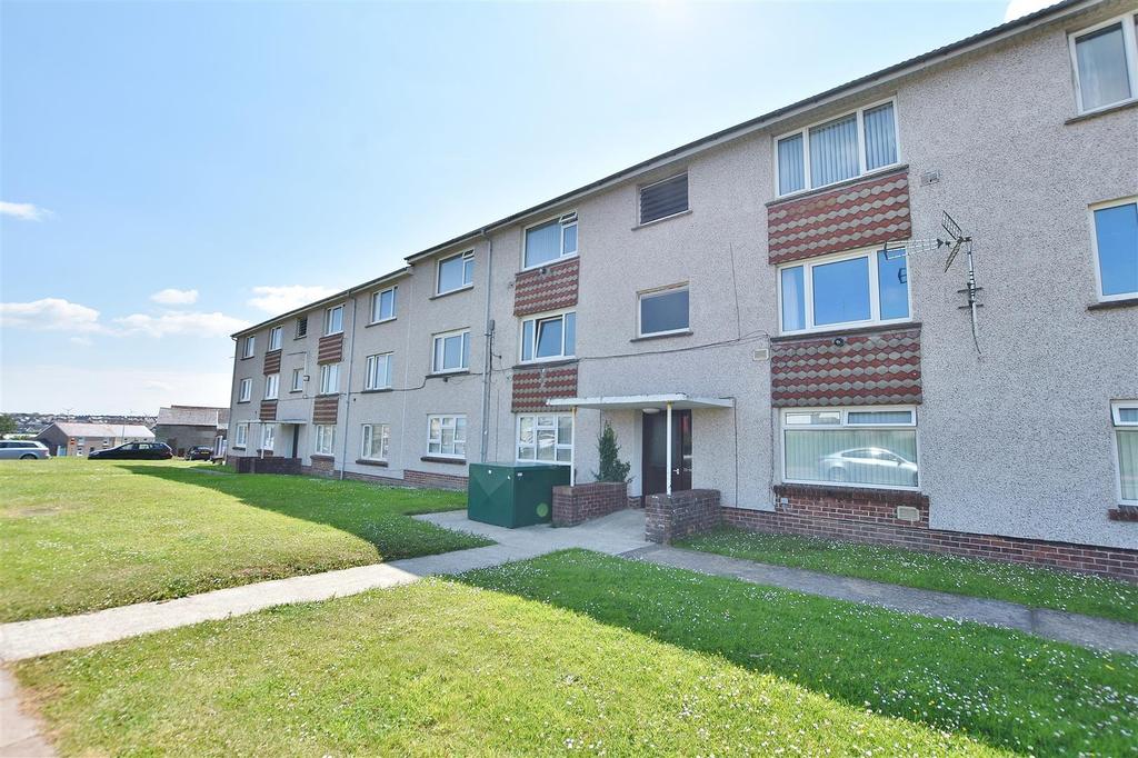Observatory Avenue, Hakin, Milford Haven 2 bed apartment £85,000