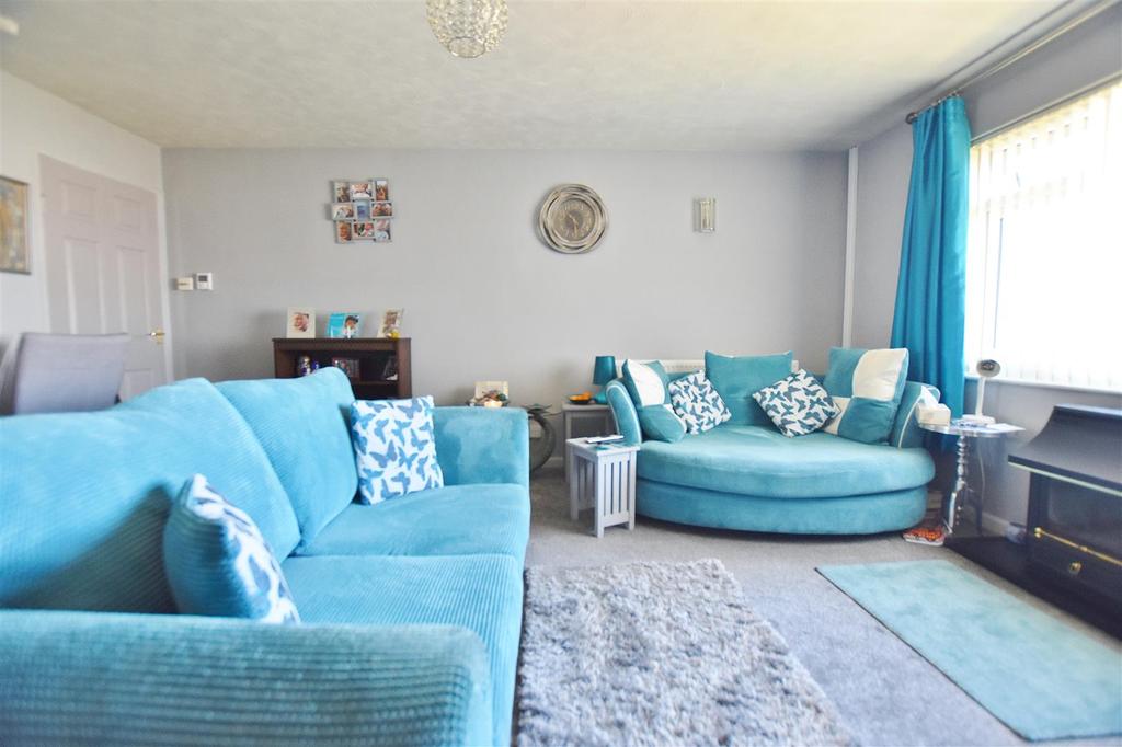 Observatory Avenue, Hakin, Milford Haven 2 bed apartment £85,000
