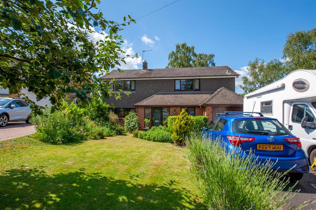 Birch Crescent, Aylesford 4 bed detached house £650,000