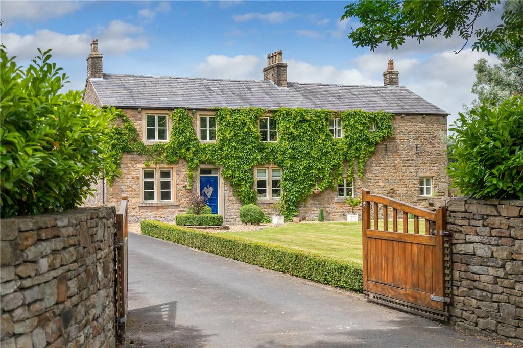 Longsight Road, Balderstone, Blackburn, Lancashire, BB2 6 bed detached