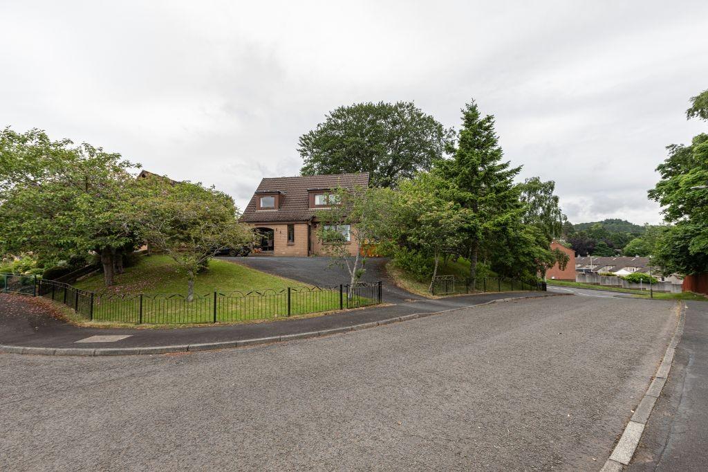 1 Mayfield Park, Hawick TD9 7DY 4 bed detached house £240,000