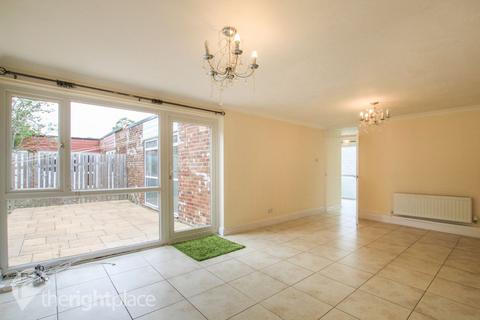 2 bedroom bungalow to rent, Windermere Drive, Water Eaton, Bletchley