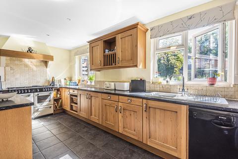 5 Goldsmiths Close, Woking, GU21 3HF