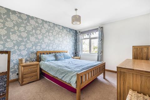 5 Goldsmiths Close, Woking, GU21 3HF