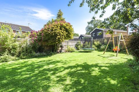 5 Goldsmiths Close, Woking, GU21 3HF