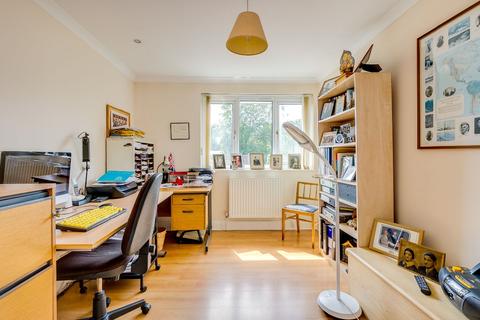 7 Cadogan Close, Teddington, TW11 8TR