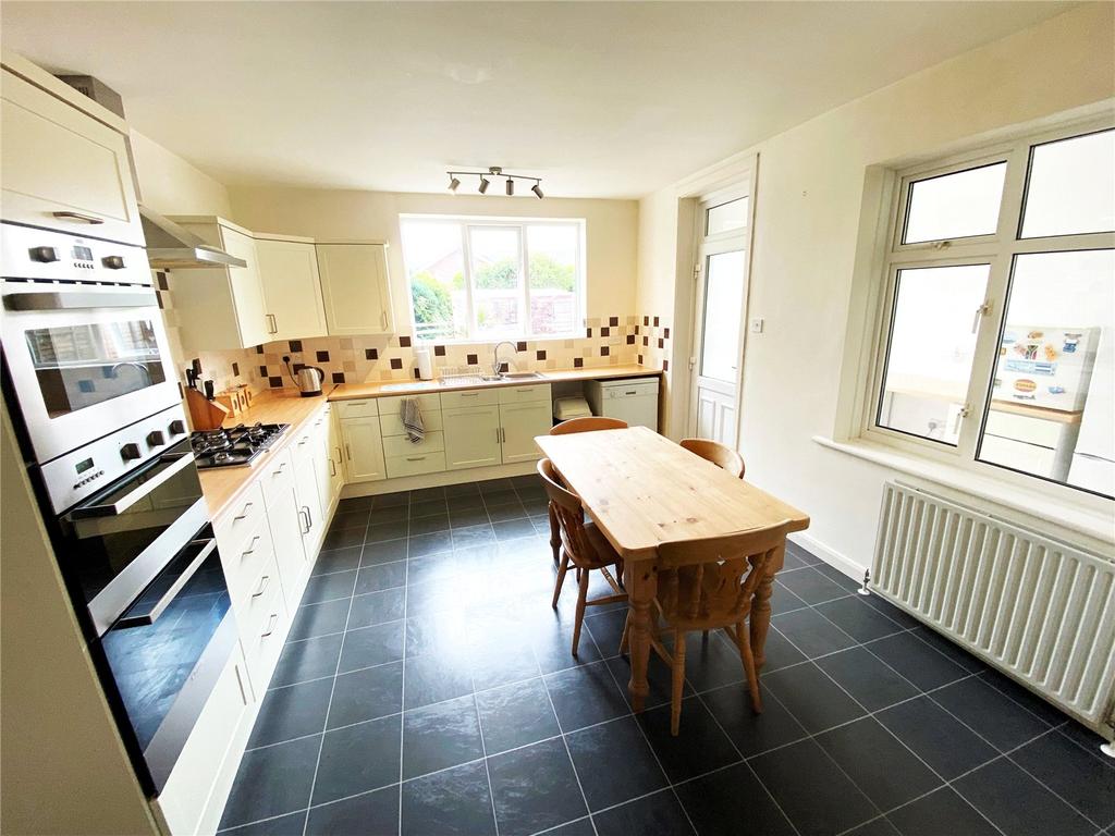 Coombe Avenue, Ensbury Park, Bournemouth, Dorset, BH10 2 bed bungalow