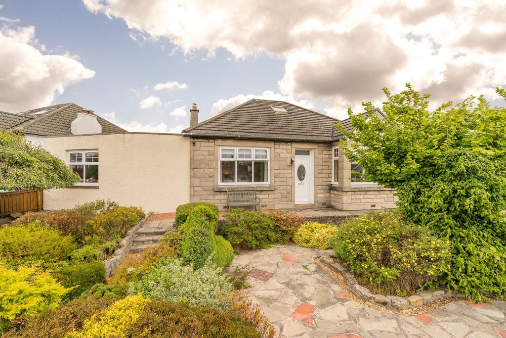 60 Hillview Crescent, Edinburgh, EH12 3 bed detached bungalow £510,000