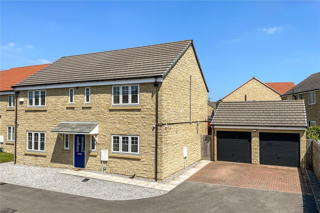 Hampstead Gardens, Kingswood, Hull, HU7 4 bed detached house £335,000