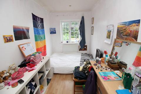 23 Charminster Road, Worcester Park, KT4 8PS