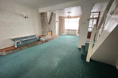 3 bedroom terraced house to rent - Willow Street, Romford, Essex, RM7