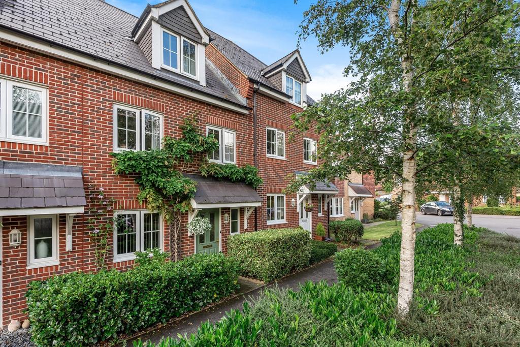 Toronto Road, Petworth, GU28 3 bed terraced house £395,000