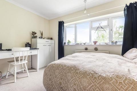 34b Adelaide Road, Surbiton, KT6 4SS