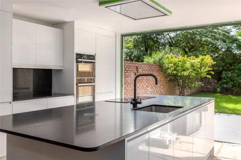 3 Johnsons Drive, Hampton, TW12 2EQ