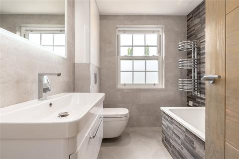 3 Johnsons Drive, Hampton, TW12 2EQ
