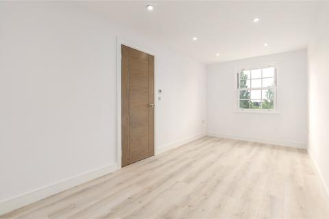 3 Johnsons Drive, Hampton, TW12 2EQ