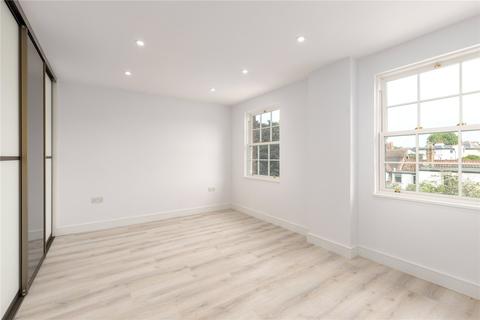 3 Johnsons Drive, Hampton, TW12 2EQ