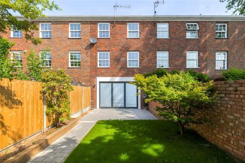 3 Johnsons Drive, Hampton, TW12 2EQ