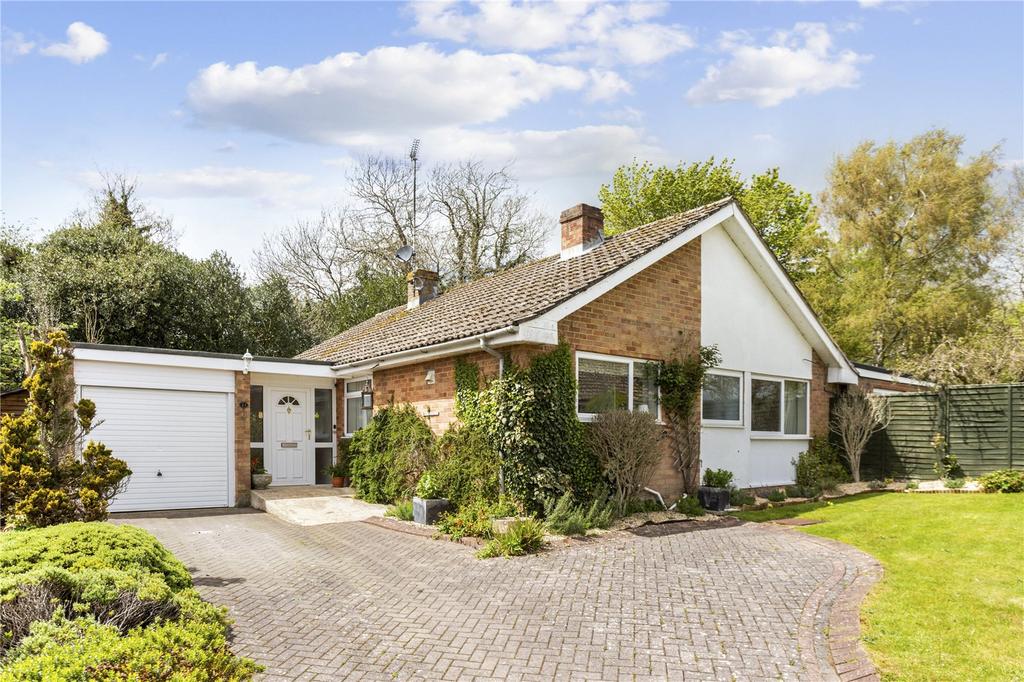 Astley Close, Pewsey, SN9 3 bed bungalow £450,000