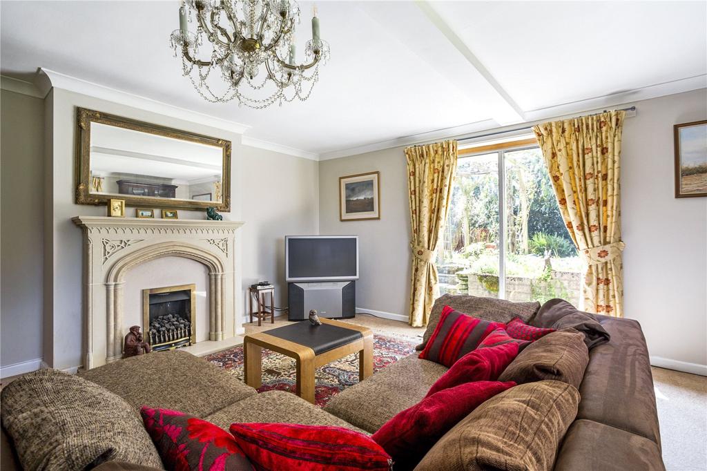 Astley Close, Pewsey, SN9 3 bed bungalow £450,000