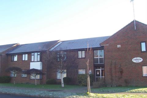 2 bedroom flat to rent, Coppins Court, Felpham