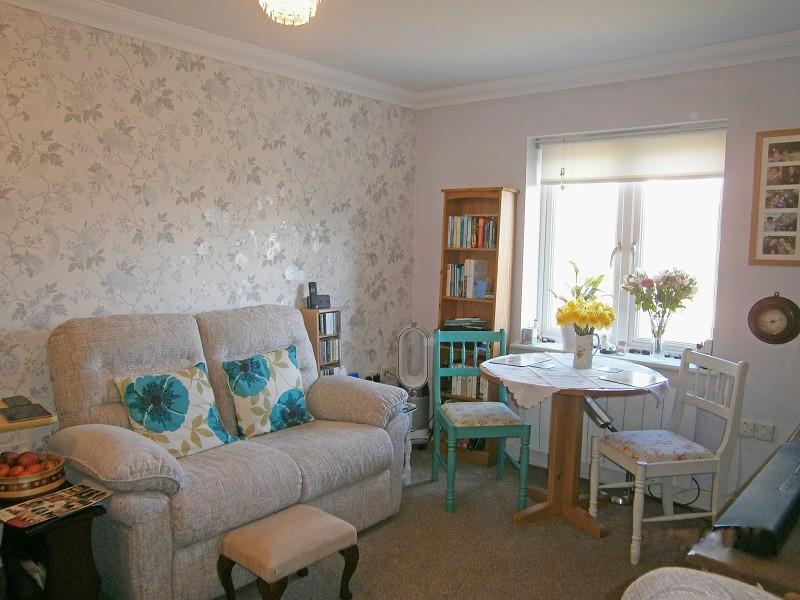 Collingwood Road, Clactononsea, Essex. CO15 2 bed flat £170,000