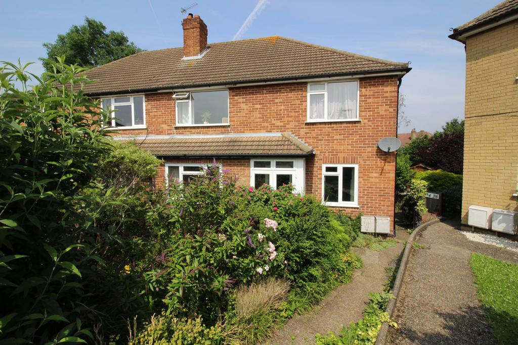 Wolsey Close, Worcester Park KT4 2 bed ground floor £325,000