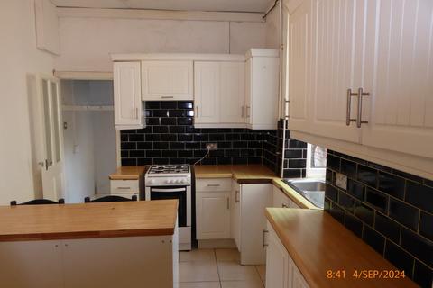 3 bedroom terraced house to rent, Vessey Terrace, Newcastle Under Lyme ST5